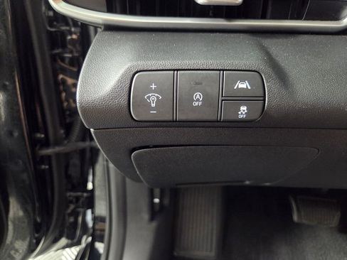 Used 2021 Hyundai Elantra SE image 21