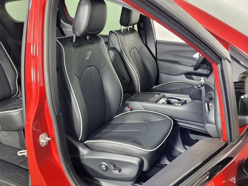 New 2026 Chrysler Pacifica Limited w/ S Appearance Package image 38