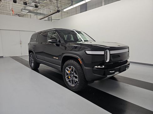Used 2023 Rivian R1S Adventure AWD/4WD image 7