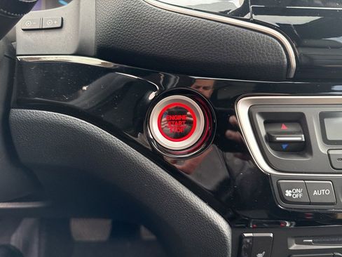 Certified 2022 Honda Pilot Touring image 18