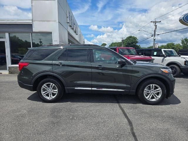 Used 2023 Ford Explorer XLT AWD/4WD image 2