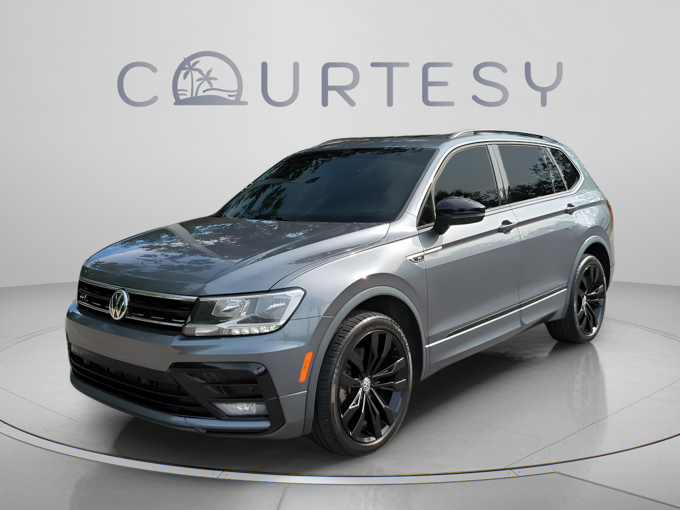 Used 2020 Volkswagen Tiguan SE R-Line FWD image 2