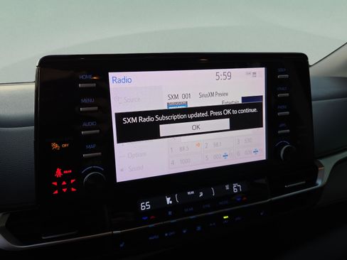 Used 2021 Toyota Sienna XLE image 21