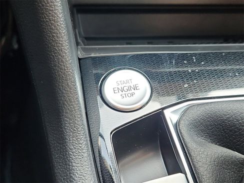 New 2025 Volkswagen Taos SE image 14