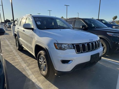 Used 2020 Jeep Grand Cherokee Laredo image 9
