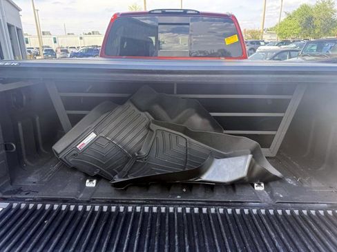 Used 2017 Nissan Titan SL w/ Chrome Package image 15