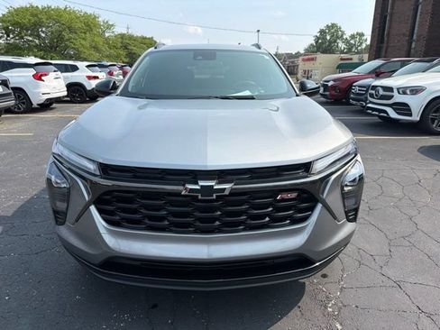 Certified 2024 Chevrolet Trax RS w/ Driver Confidence Package FWD image 2