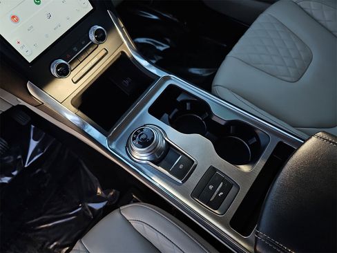 Used 2023 Ford Edge Titanium image 27