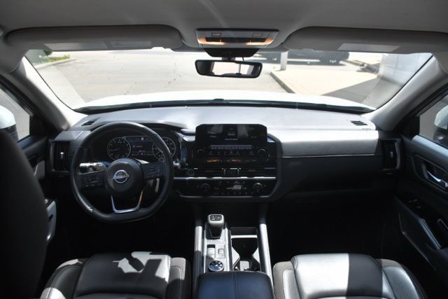 Used 2023 Nissan Pathfinder SL w/ Lighting Package (N92) AWD/4WD image 12