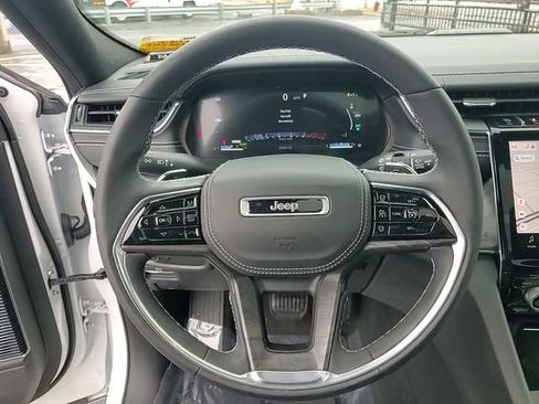 Used 2023 Jeep Grand Cherokee Overland w/ Luxury Tech Group IV image 15