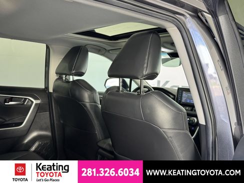 Used 2022 Toyota RAV4 XLE Premium FWD image 18