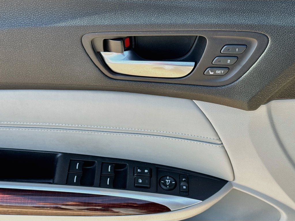 Used 2015 Acura TLX w/ Technology Package FWD image 21