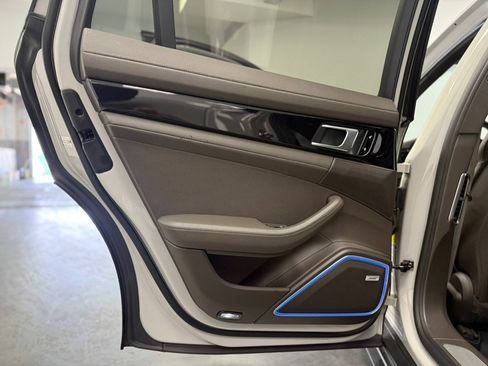 Used 2018 Porsche Panamera 4S AWD/4WD image 33