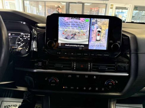 Used 2025 Nissan Pathfinder SL image 17