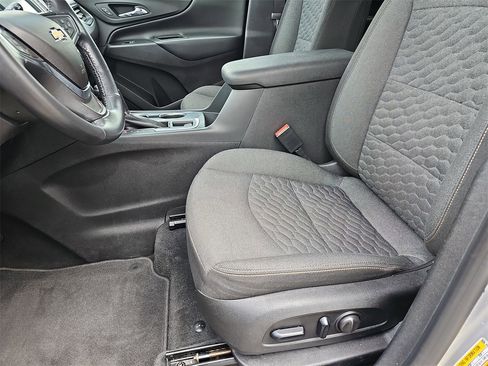 Used 2018 Chevrolet Equinox LT image 19