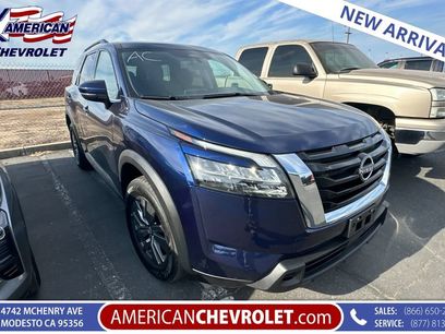 Used 2025 Nissan Pathfinder SV