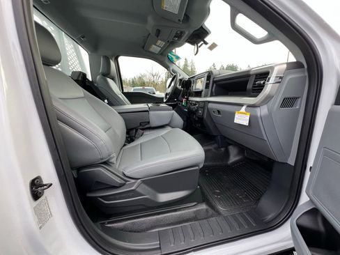 Used 2024 Ford F550 2WD Regular Cab Super Duty image 14