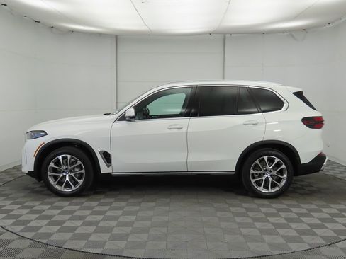 Certified 2025 BMW X5 sDrive40i w/ Parking Assistance Package image 9