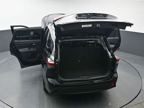 Used 2023 Toyota Highlander XLE AWD/4WD image 47