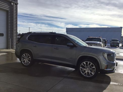 Used 2024 GMC Acadia Denali w/ Super Cruise Package image 3