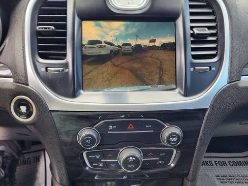 Used 2015 Chrysler 300 Limited RWD image 17