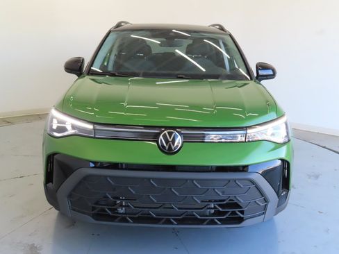 Used 2026 Volkswagen Taos SE FWD image 9