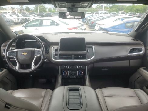 Used 2022 Chevrolet Suburban LT RWD image 9