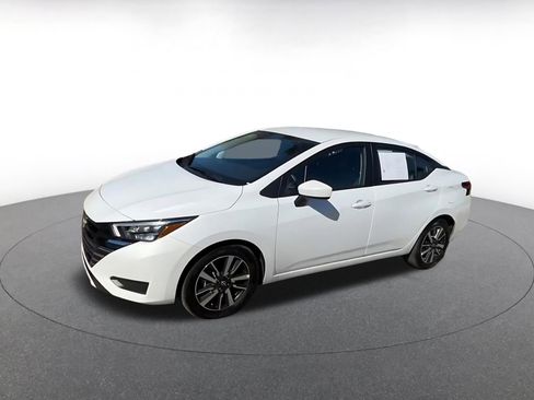 Used 2025 Nissan Versa SV image 8