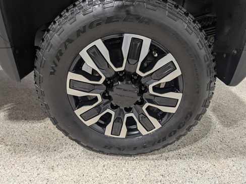 Used 2024 GMC Sierra 3500 Denali Ultimate AWD/4WD image 13