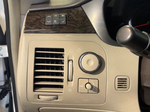Used 2011 Cadillac DTS Luxury FWD image 10