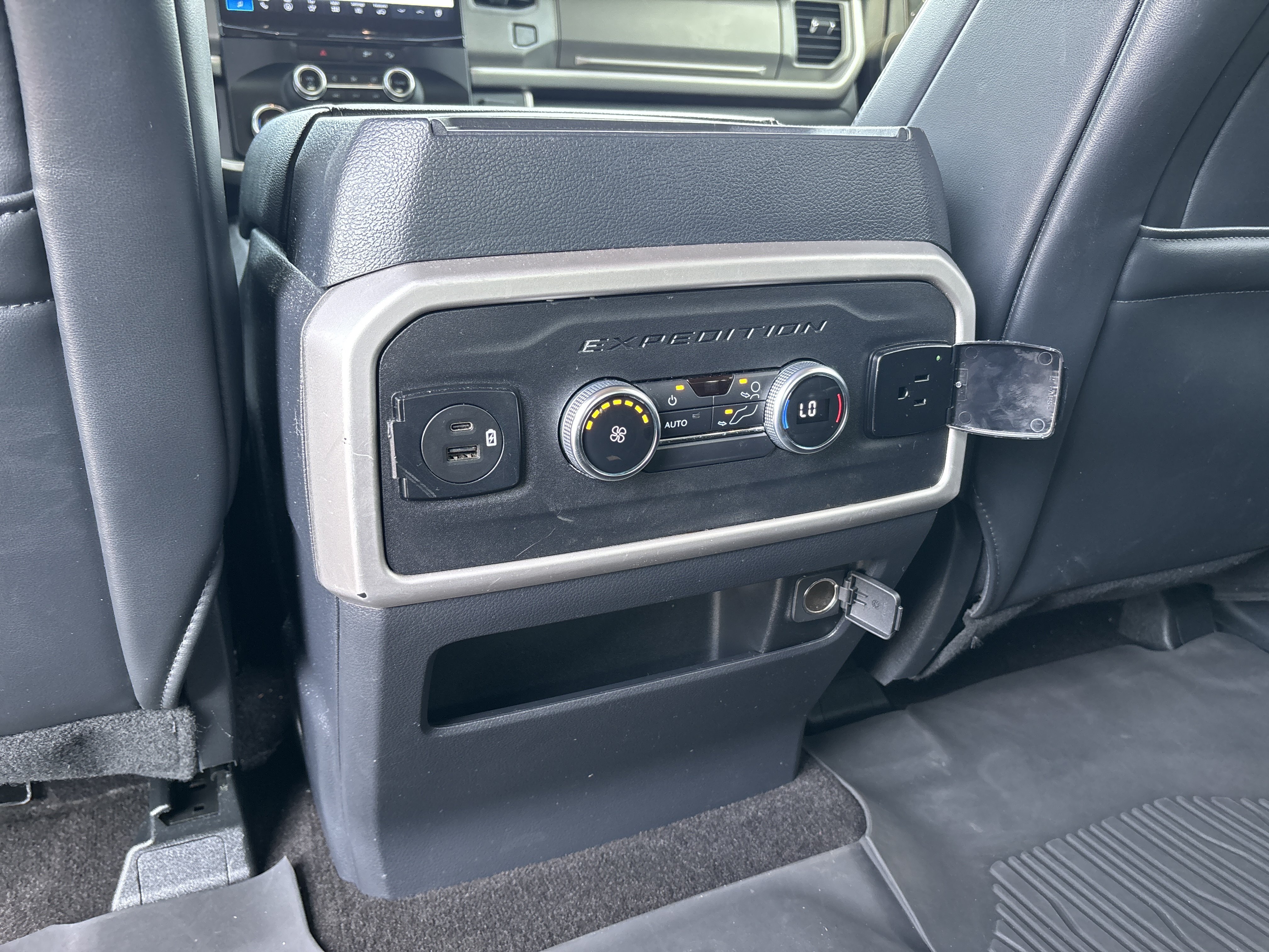 Used 2022 Ford Expedition XLT AWD/4WD image 26