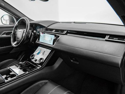 Used 2019 Land Rover Range Rover Velar R-Dynamic SE image 17