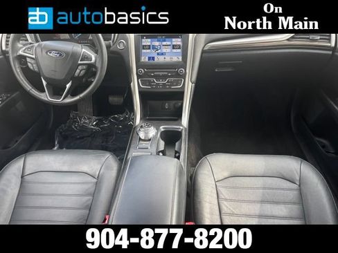 Used 2018 Ford Fusion SE w/ Fusion SE Technology Package FWD image 16