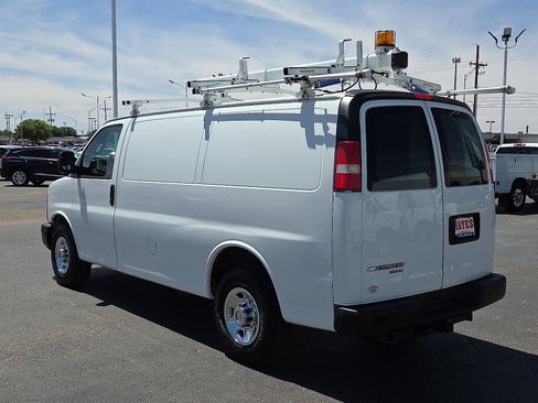 Used 2016 Chevrolet Express 2500 image 3
