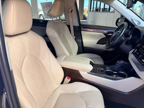 Used 2022 Toyota Highlander Platinum image 28