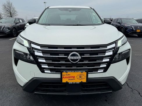 Used 2025 Nissan Rogue S image 9