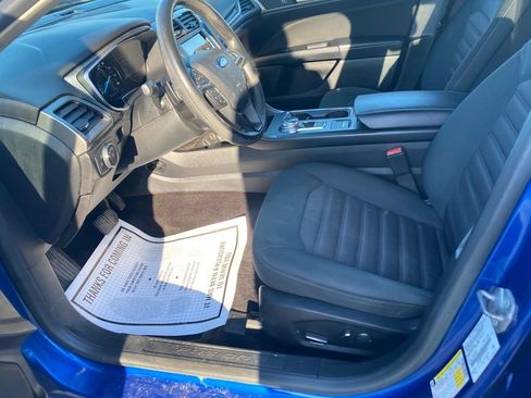 Used 2017 Ford Fusion SE w/ Fusion SE Technology Package image 13