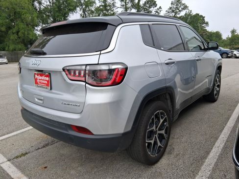Used 2025 Jeep Compass Limited AWD/4WD image 10