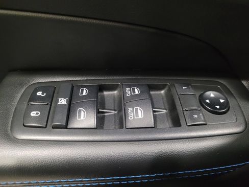 Used 2019 Jeep Grand Cherokee Laredo AWD/4WD image 27