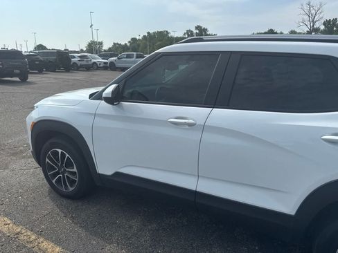 Used 2024 Chevrolet TrailBlazer LT w/ LT Cold Weather Package AWD/4WD image 18