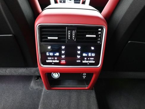 Certified 2022 Porsche Cayenne Turbo image 19