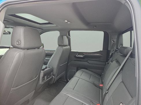 Used 2025 Chevrolet Silverado 1500 LT Trail Boss w/ Convenience Package II AWD/4WD image 10