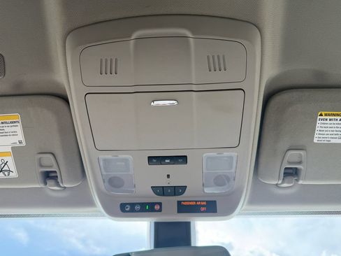 Used 2020 Buick Envision Essence AWD/4WD image 32