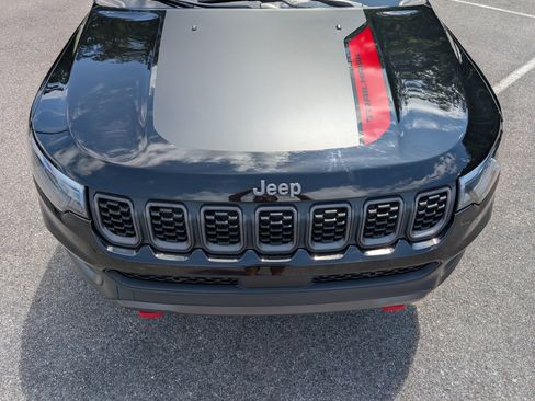 Used 2024 Jeep Compass Trailhawk w/ Trailhawk Elite Group AWD/4WD image 12