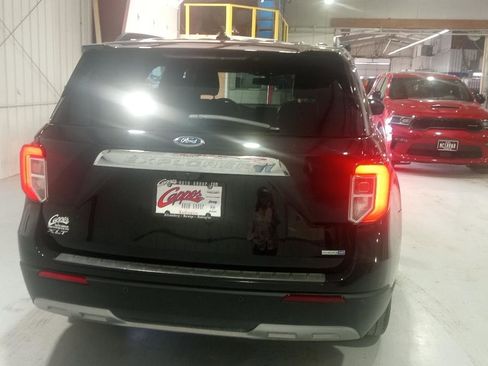 Used 2020 Ford Explorer XLT w/ Equipment Group 202A AWD/4WD image 16