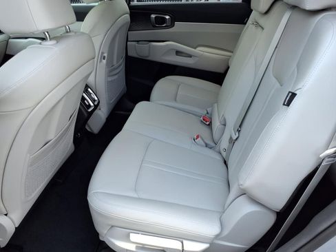 New 2025 Kia Sorento S image 12