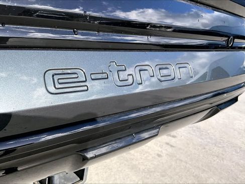 Used 2024 Audi Q8 e-tron Premium Plus w/ Premium Plus Package AWD/4WD image 7