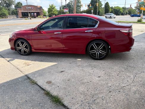 Used 2017 Honda Accord Sport image 4