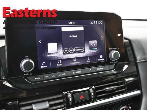 Used 2025 Nissan Pathfinder SV FWD image 19