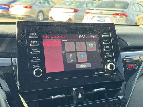Used 2024 Toyota Camry SE image 19